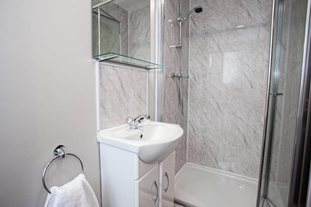Fabulous Newly Refurbished Apartment - Great Links 베리 외부 사진